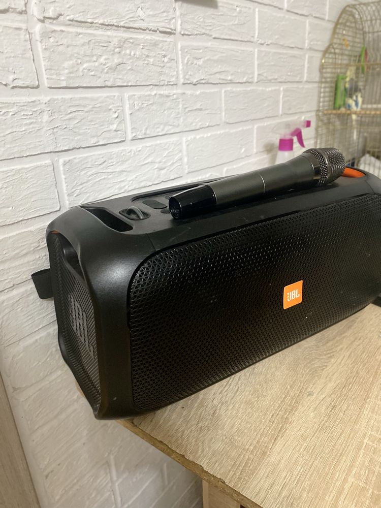 Колонкa JBL с микрофоном