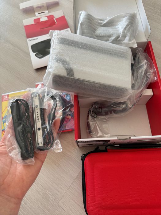 Nintendo switch нов, в комплект игри, калъф с гаранция