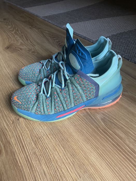 Баскетболни обувки Nike Lebron James 18