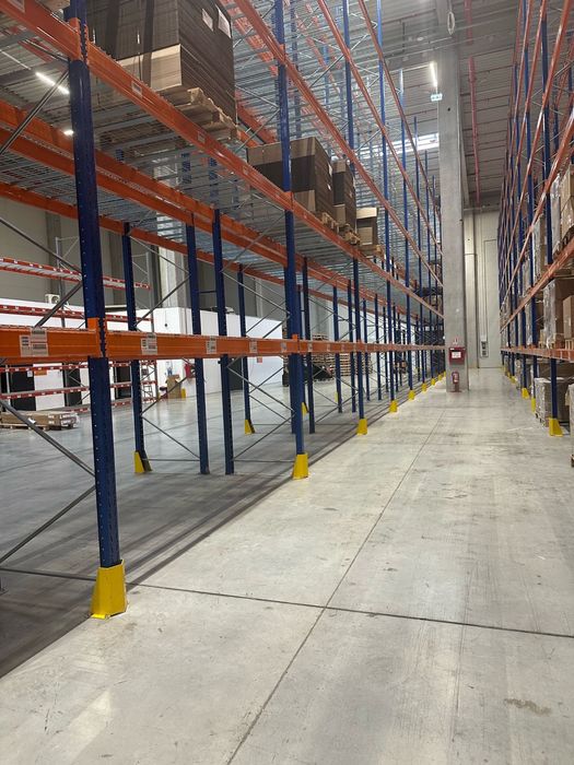 Vindem rafturi metalice profesionale