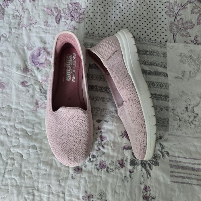 Обувки  Скечерс.