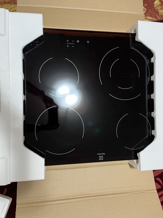 Plita incorporabila Electrolux, vitroceramica , 4 zone , touch control