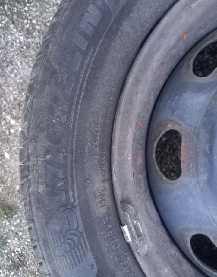 4 броя гуми  michelin 1922 с джанти 195 65 15