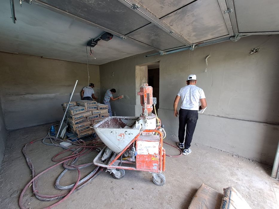 Executam tencuieli mecanizate !