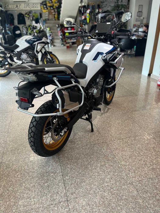 Motocicleta enduro-touring CFMOTO 800MT Explore Edition