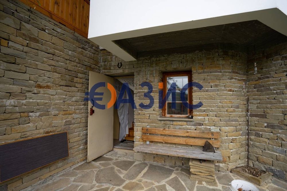 Вила в подножието на Балкана в с. Медвен, Сливен, България, 310 м2