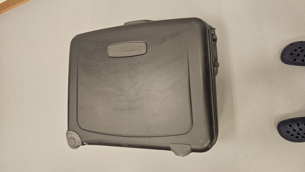 Здрав голям куфар с колелца