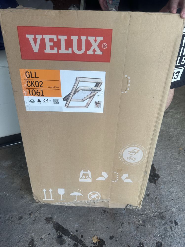Продавам нова капандура VELUX GLL CK02 (55x78 см) с обшивка EDS
