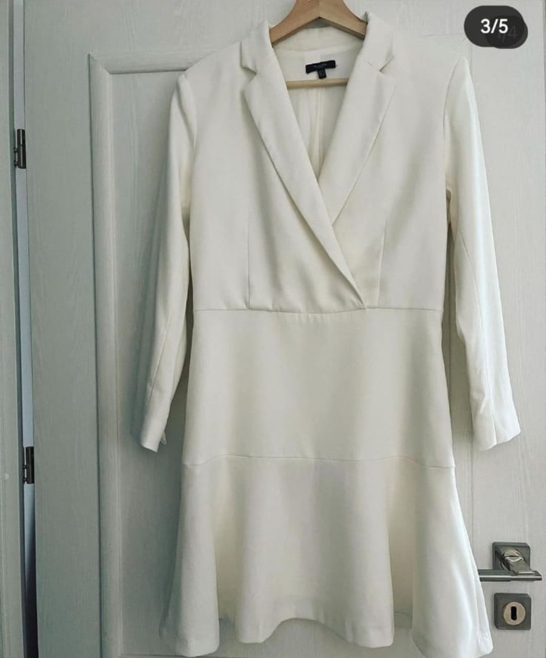 Vând rochiță, mărimea 40, marca Massimo Dutti.