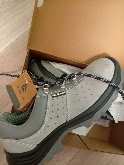 Продам спец обувь