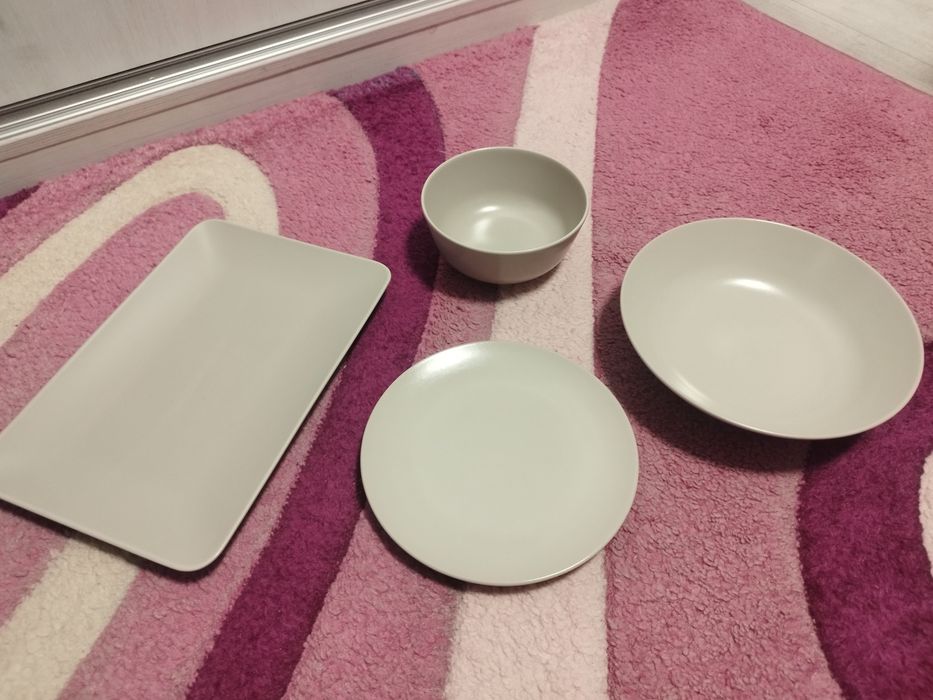 Комплект чинии - 26 броя + чаши за кафе