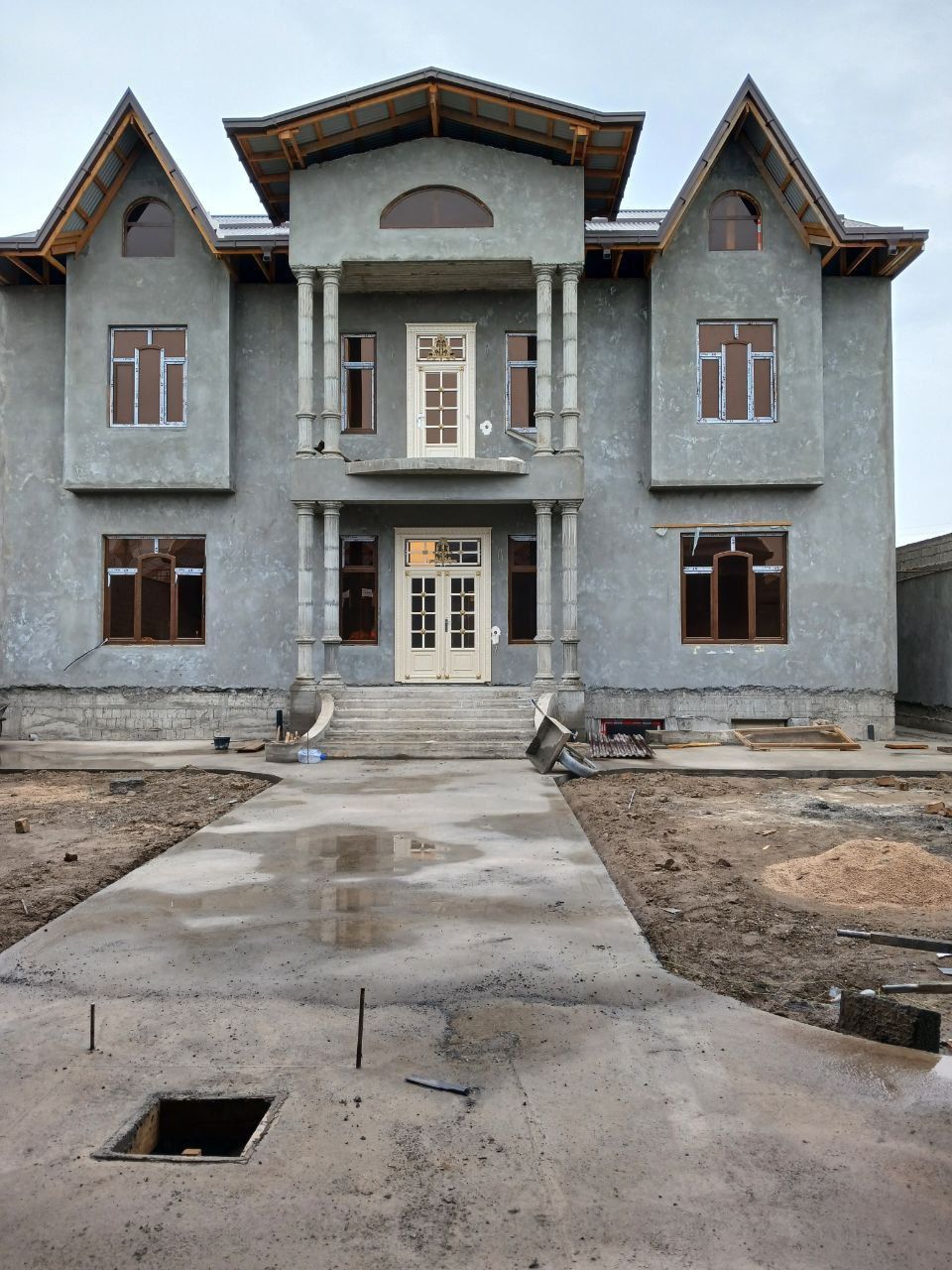 Евро Ховли сотилади.