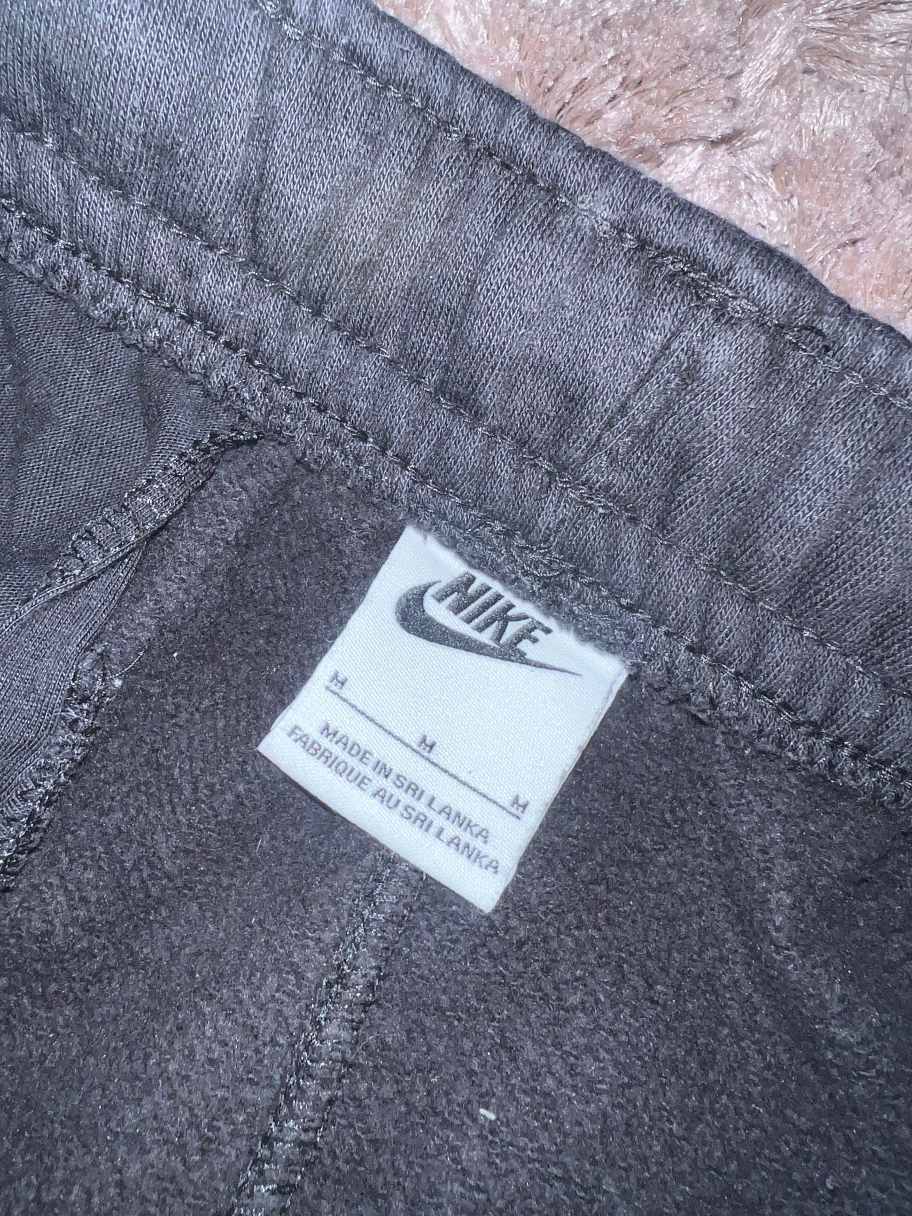 Pantaloni Nike ..