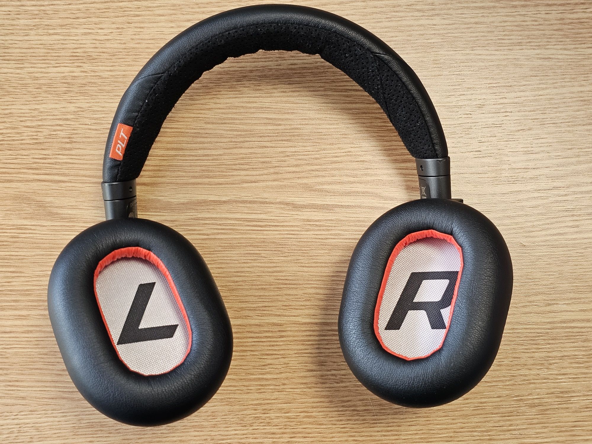 Casti Stereo Wireless Bluetooth Plantronics B8200