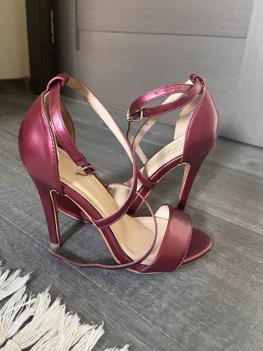 Sandale cu toc elegante