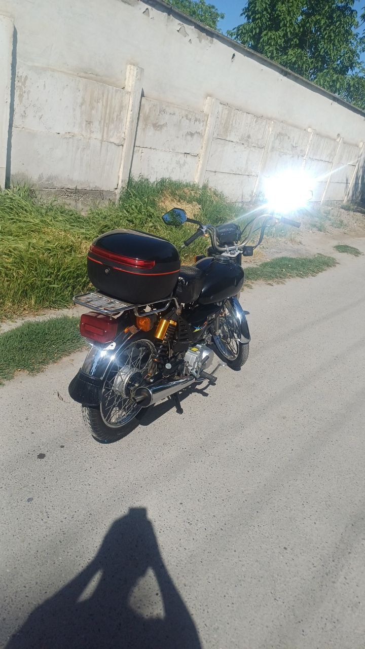 Lifan mototsikl.