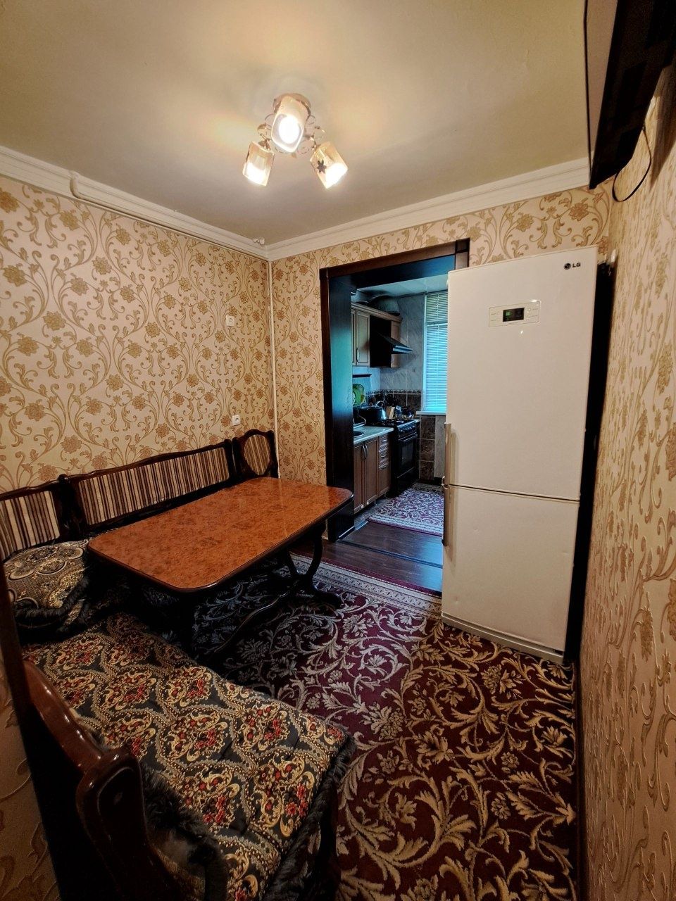 Продаётся квартира 4 х комнатная 100 кв  2 балкона ремонт лучшем виде