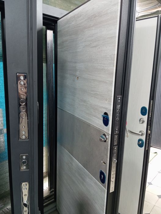 Металлические двери установка,апгрейд.