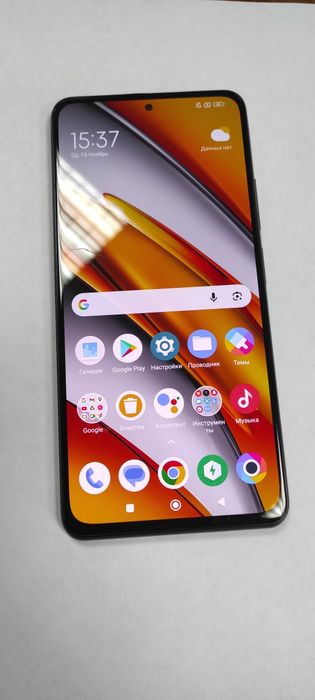 Продам смартфон POCO F3