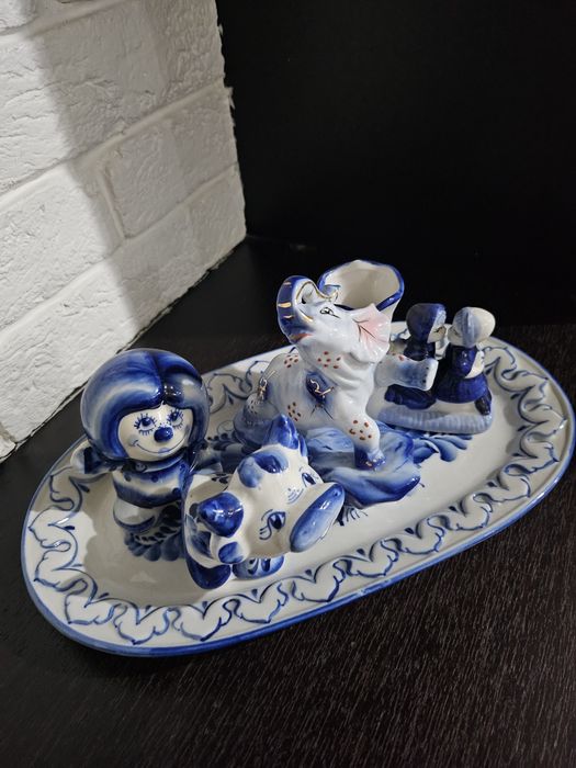 Набор фарфоровых статуэток + поднос «Гжель»