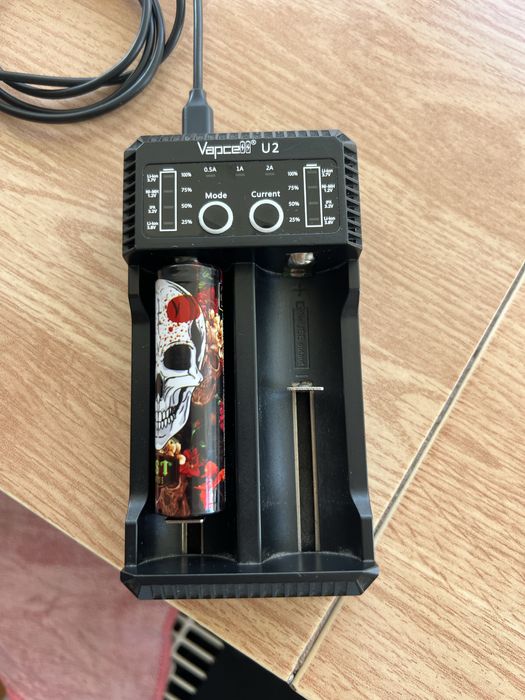 Incarcator baterii 18650