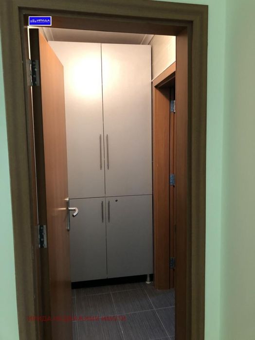 Продава офис до Операта