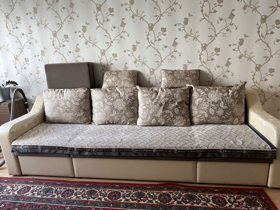 Продам диван б/у очень хорошего качества.,.