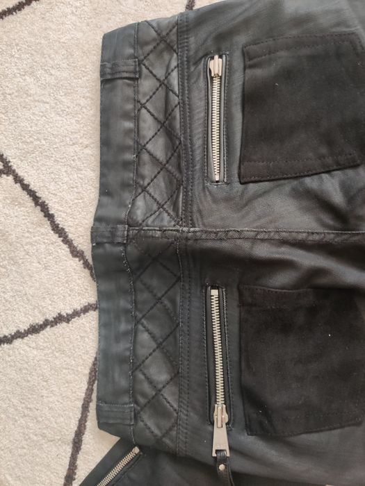 Blugi cu inserții de piele tip biker