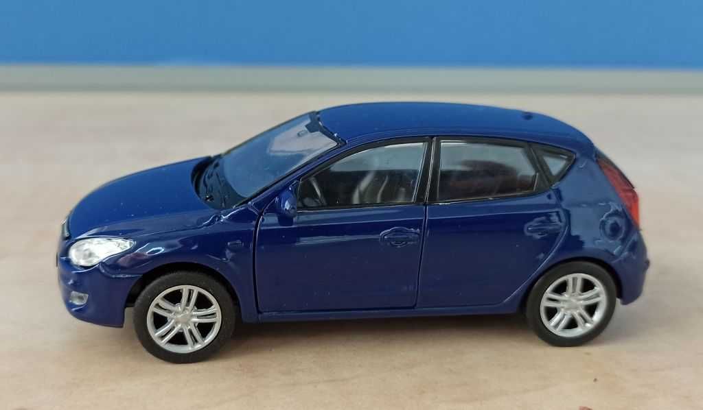 Macheta Hyundai i30 MK1 Facelift albastru - Welly 1/36