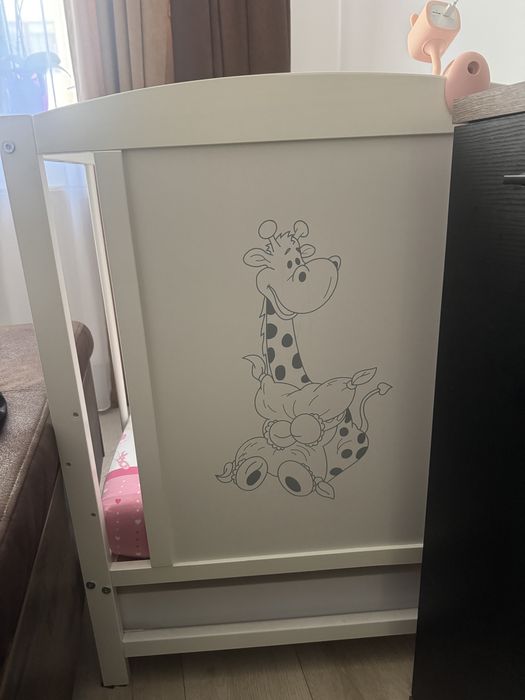 Patut din lemn 120x60 cu saltea+ 3 lenjerii si aparatori laterale
