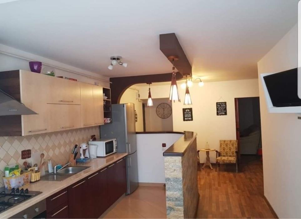 Apartament 2 camere decomandat, strada Florilor