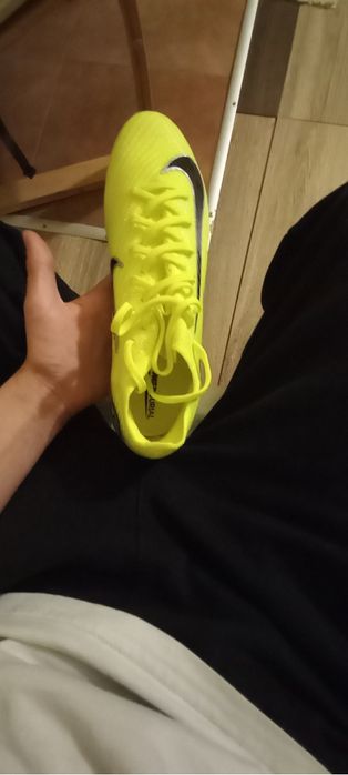 Продавам бутонки за футбол Nike mercurial vapor 16elitee