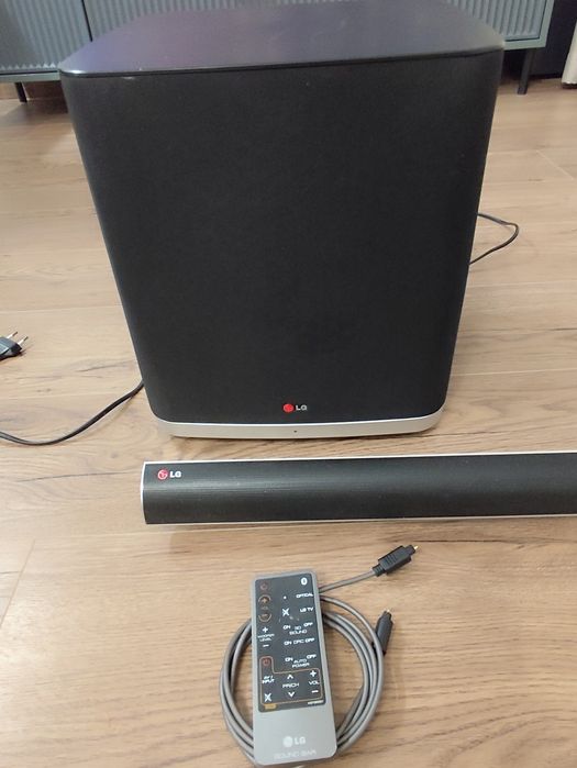 Саундбар LG +суббуфер