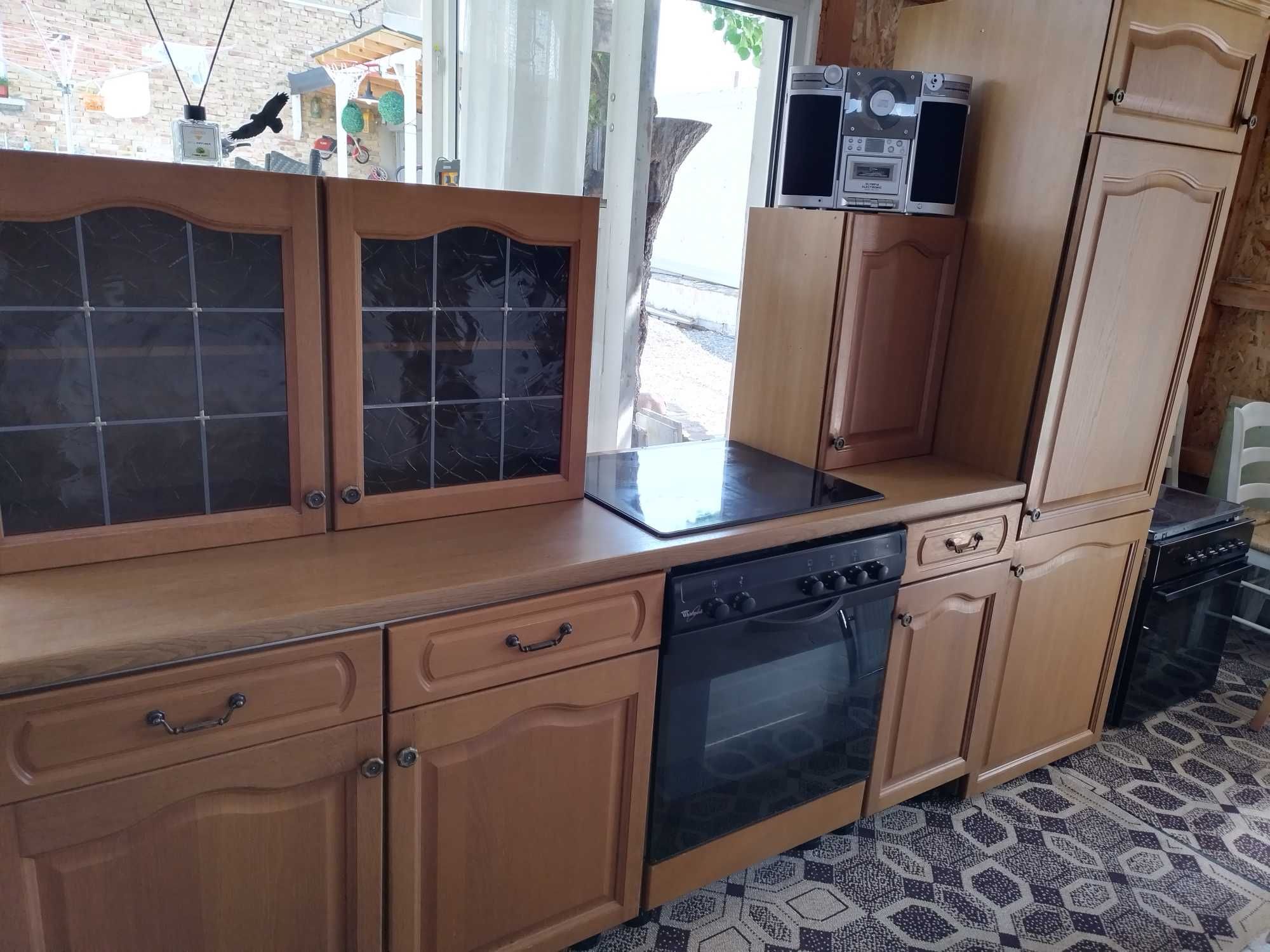Кухня от масив с електроуреди