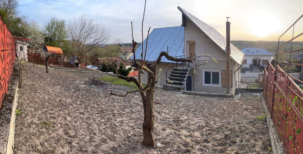 Casa de familie/vacanta + Spatii comerciale DE VANZARE