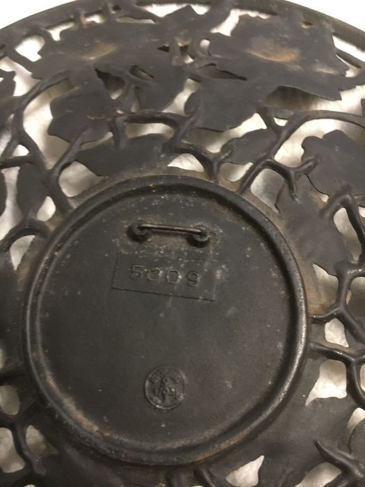 Декоративни метални чинии за стена