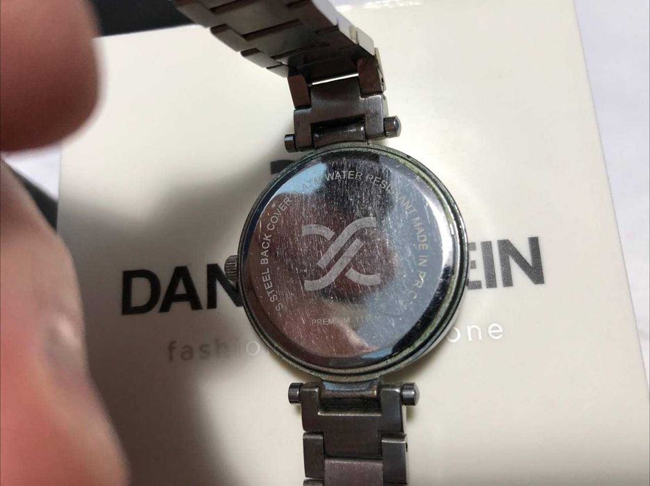 Ocazie: 3 ceasuri. 1 Fossil + 2 Daniel Klein. 1000 Ron