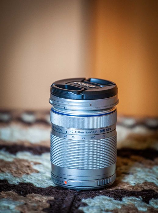 Obiectiv Mirorless Olympus 40-150 mm cu Parasolar.