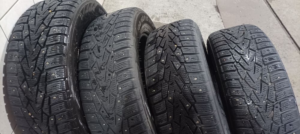 Продам зимний комплект резины