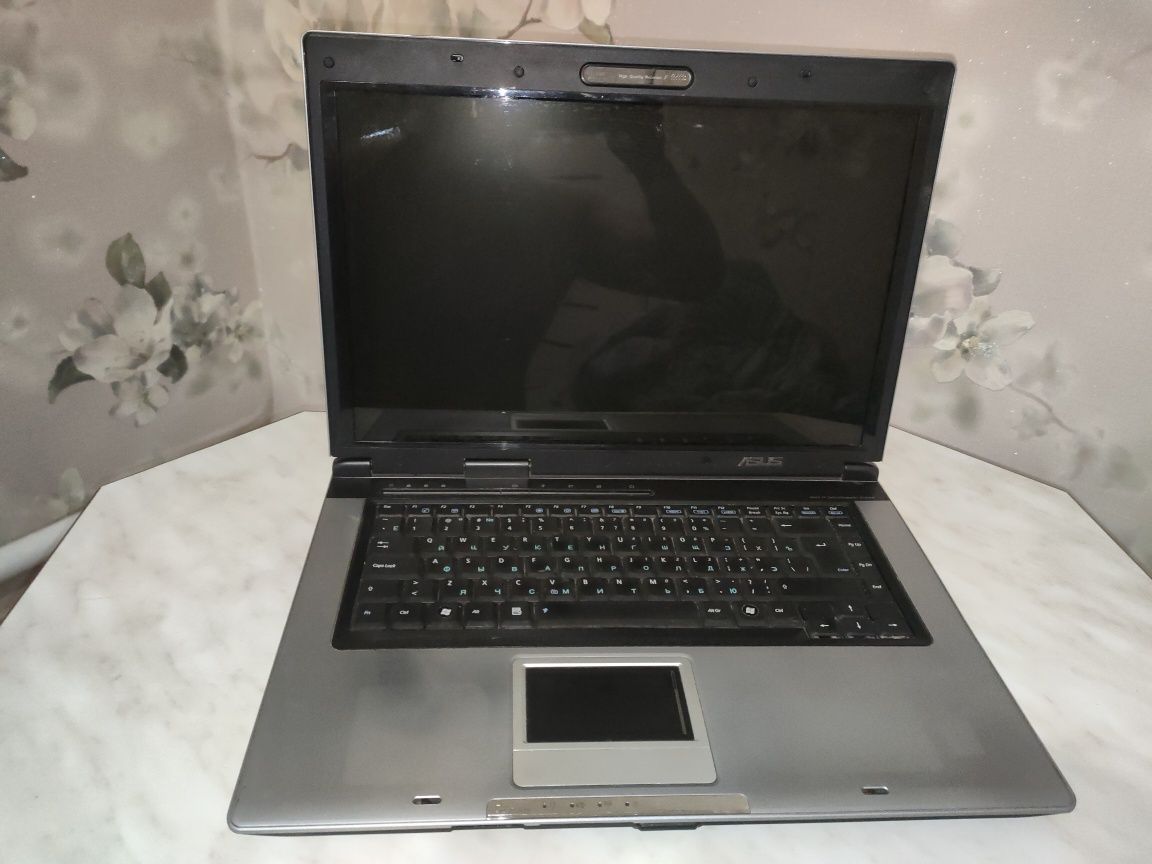 Ноутбук Asus динозавр