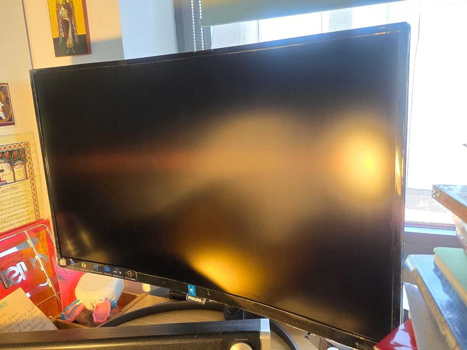 Sistem PC i3-8100, RX 560, 8GB RAM + Monitor curbat Philips 27 inch