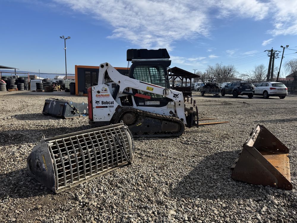 Bobcat T590 șenilat 3,5T 2014 cu accesorii furca, cupa, freza, malaxor