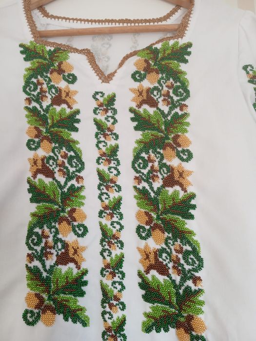 Camasa traditionala cusuta manual cu margele