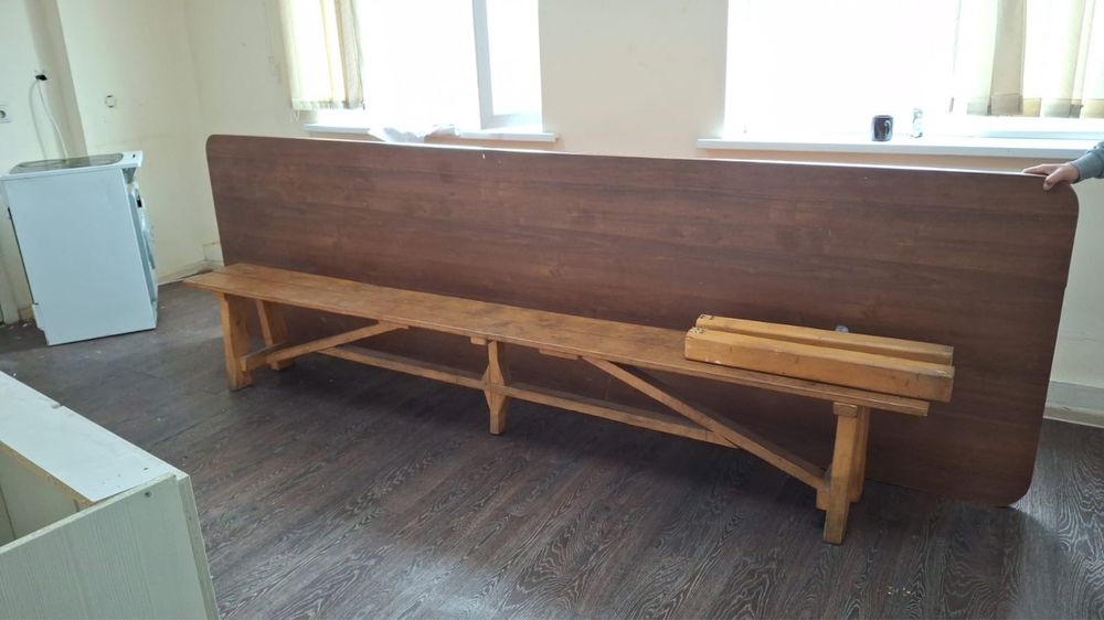 Большой стол обеденный с лавочками