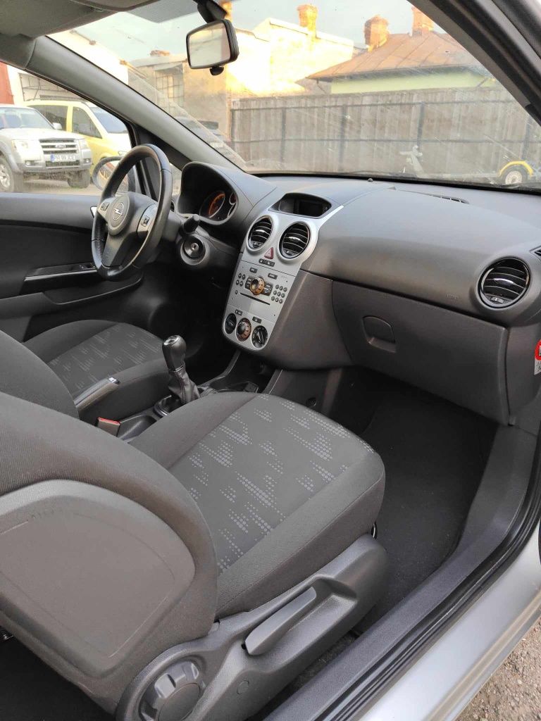 Opel Corsa 1.4 benzina model Satelite Euro 5