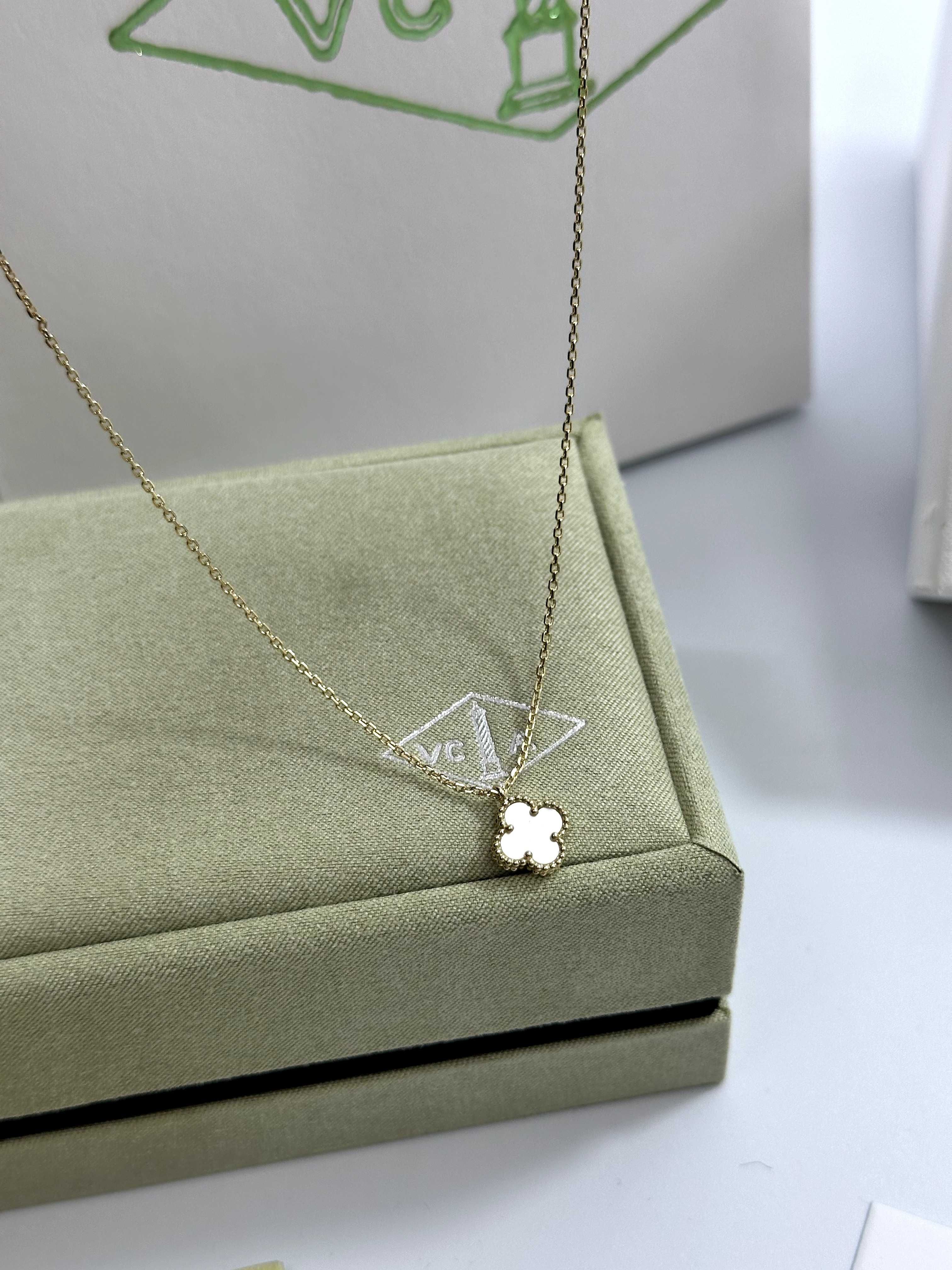 Colier MINI Van Cleef & Arpels Aur 750 White Pearl