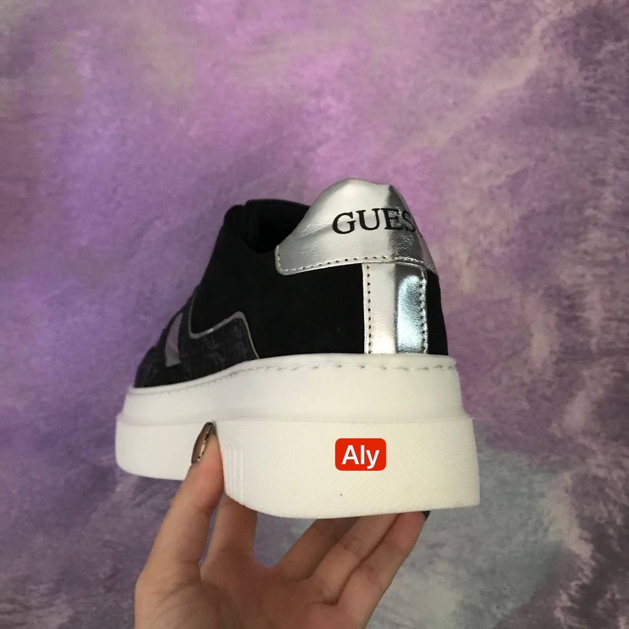 Guess adidași damă 

36,37,38,39,40

200 lei