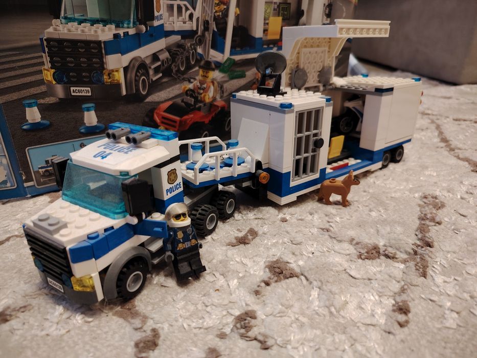 Lego City mașina de poliție. Cu motocicleta, set complet