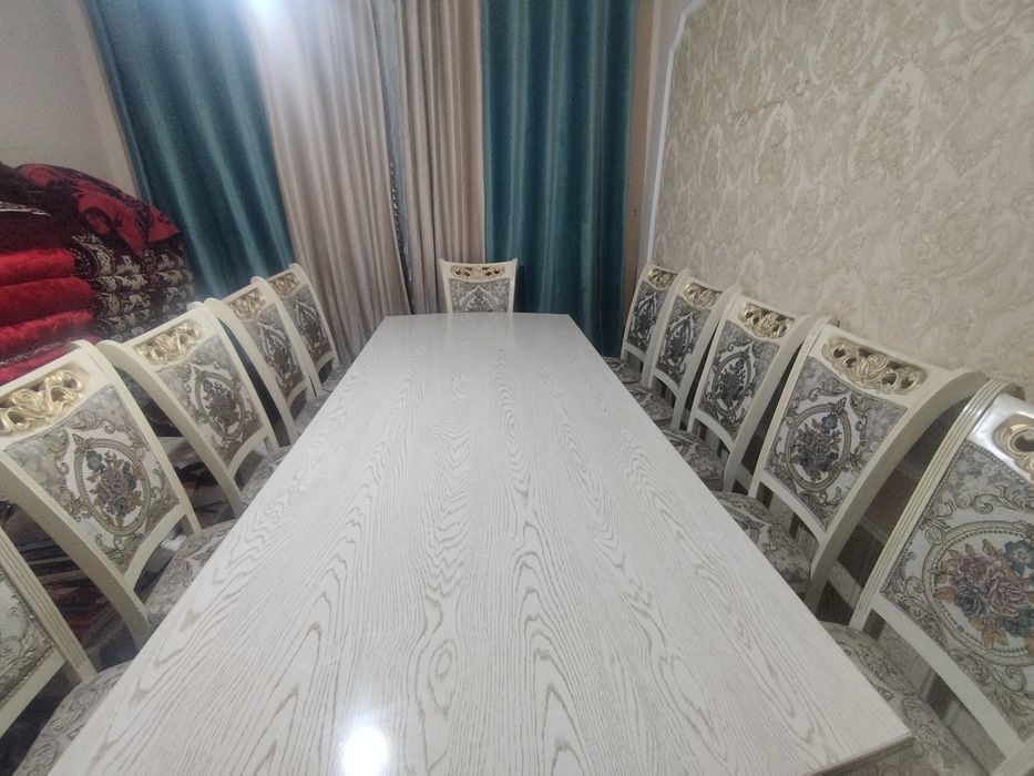 Stol-stul 12 ta Mehmonxonaga ideal srochna