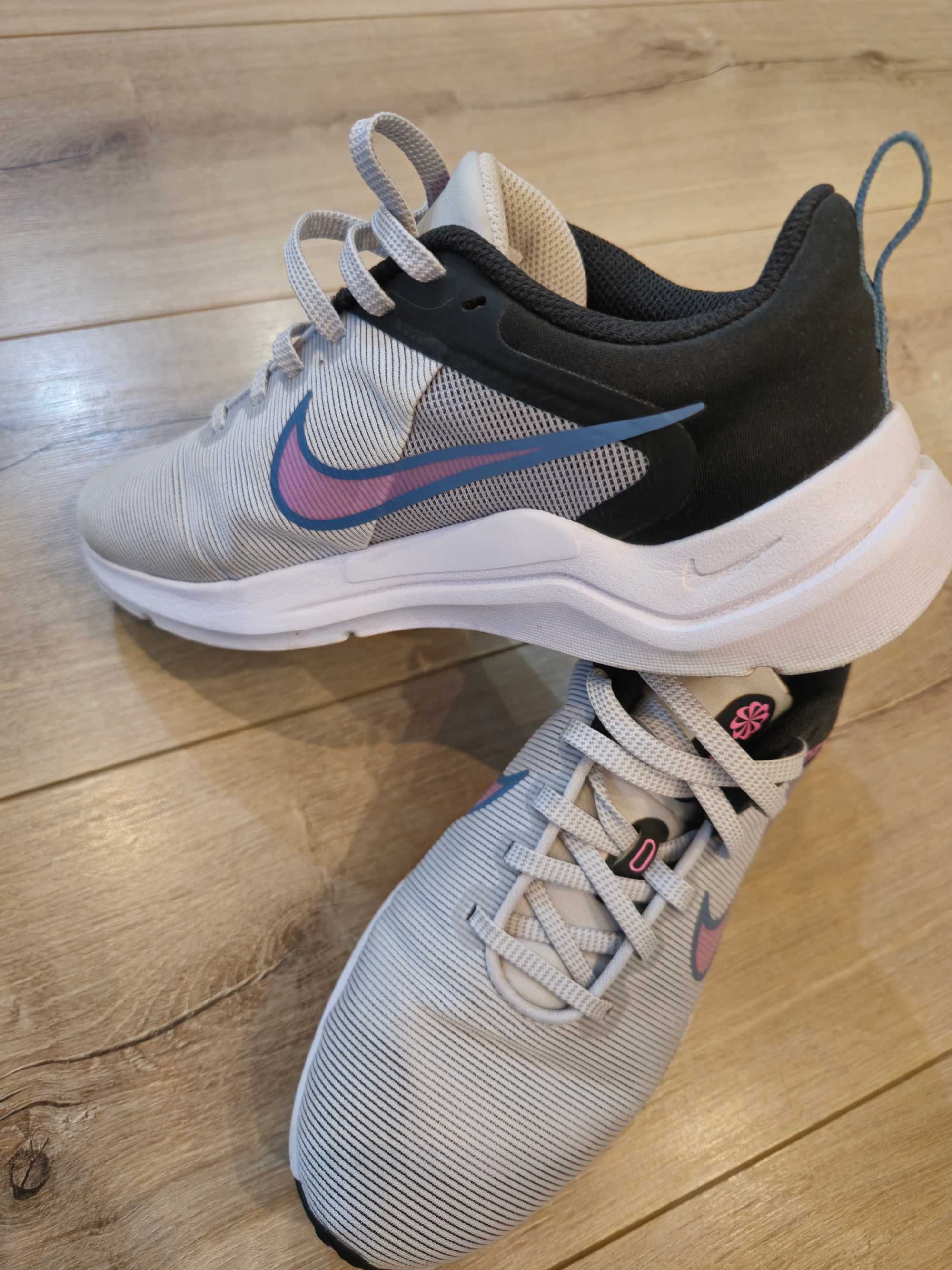 Дамски маратонки Nike